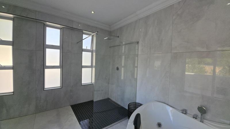 5 Bedroom Property for Sale in The Islands Estates North West
